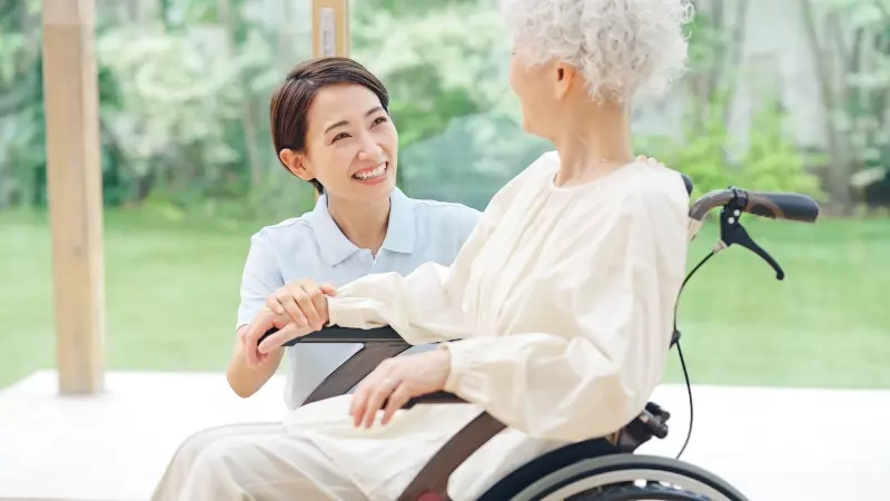 ご自宅や施設での診療に対応します